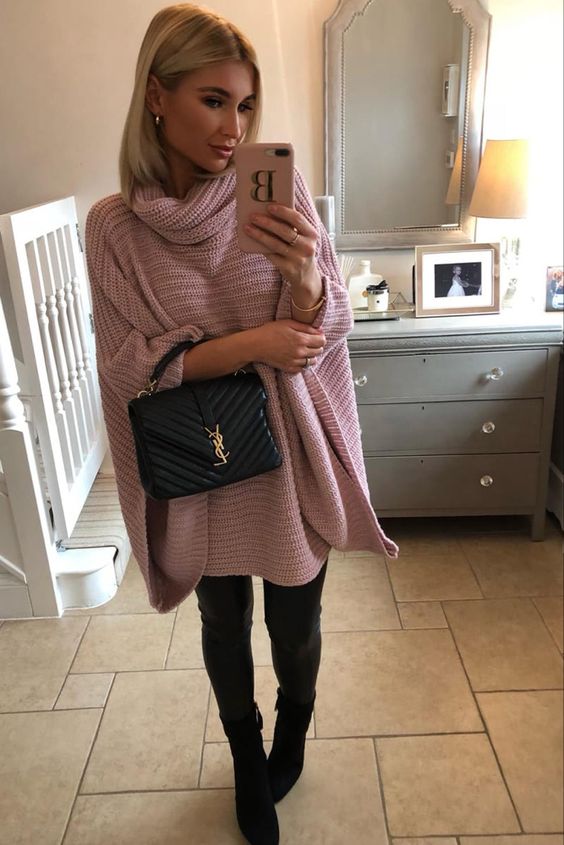 Looks casuales con sweaters tejidos color rosa