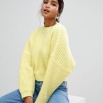 Looks con sweaters tejidos en color pastel con tenis