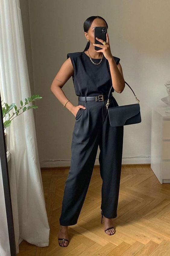 Outfits negros para ir a trabajar que evitarán el estrés