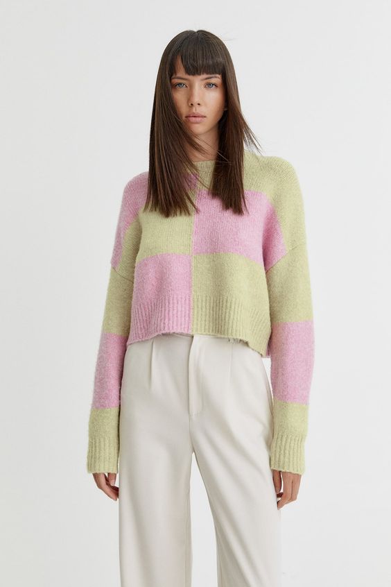 Sweater crop en tonos pastel