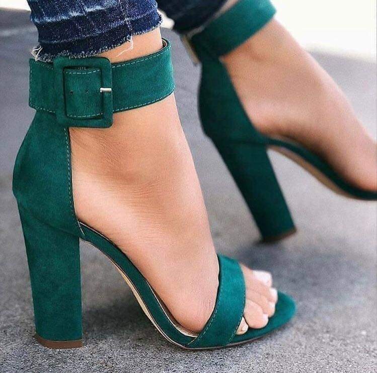 Calzado en color verde para complementar tus looks