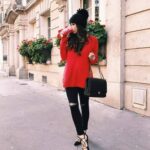 Outfits color negro con sweaters rojos