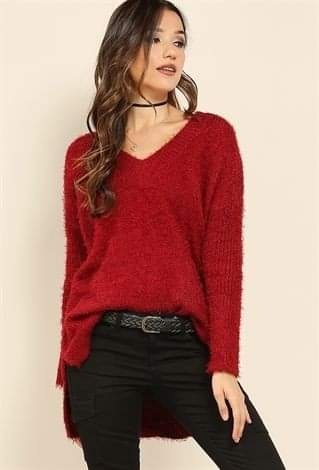Outfits color negro con sweaters rojos