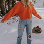 Outfits de invierno con sweaters coloridos