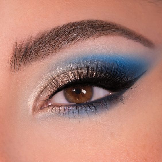 Maquillajes en color azul perfecto para piel morena - Como Organizar la Casa