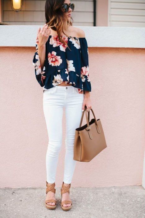 Outfits con blusas off the shoulders