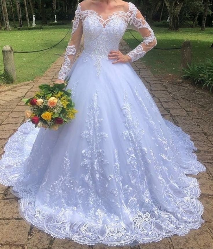 Vestido de novia elegante estilo princesa