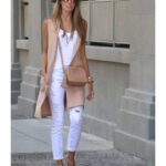 Outfits con pantalones blancos y chalecos