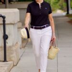 Blusas básicas para mujeres de 50