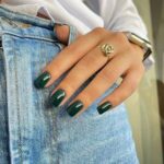 Diseños de uñas verde oscuro
