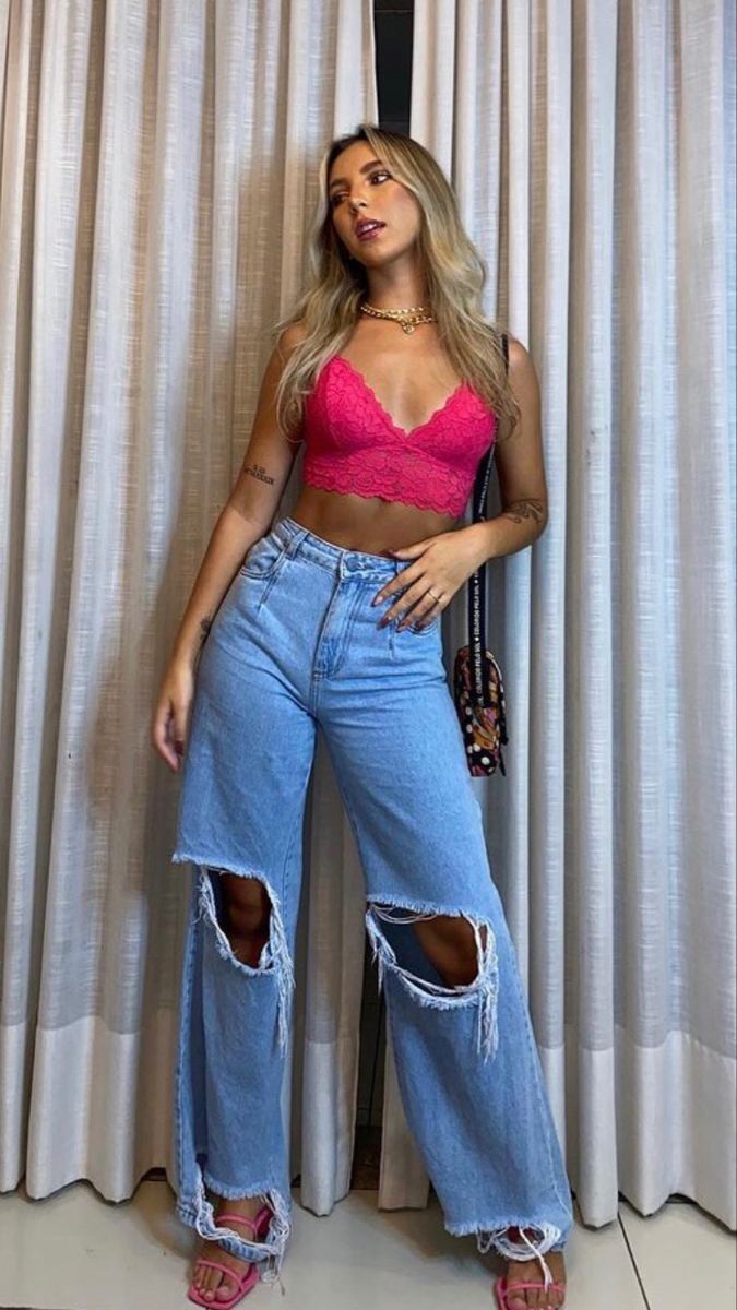 Outfits con jeans rotos