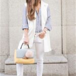 Outfits semi formales con chalecos y tenis