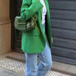 Complementa tus looks con blazer color verde