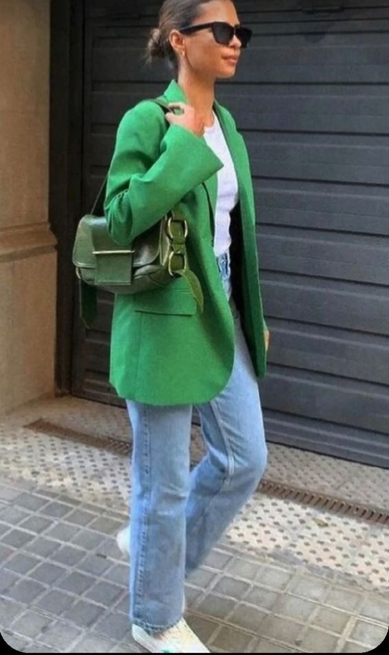 Complementa tus looks con blazer color verde