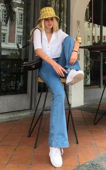 Looks casuales con jeans inspirados en los noventa